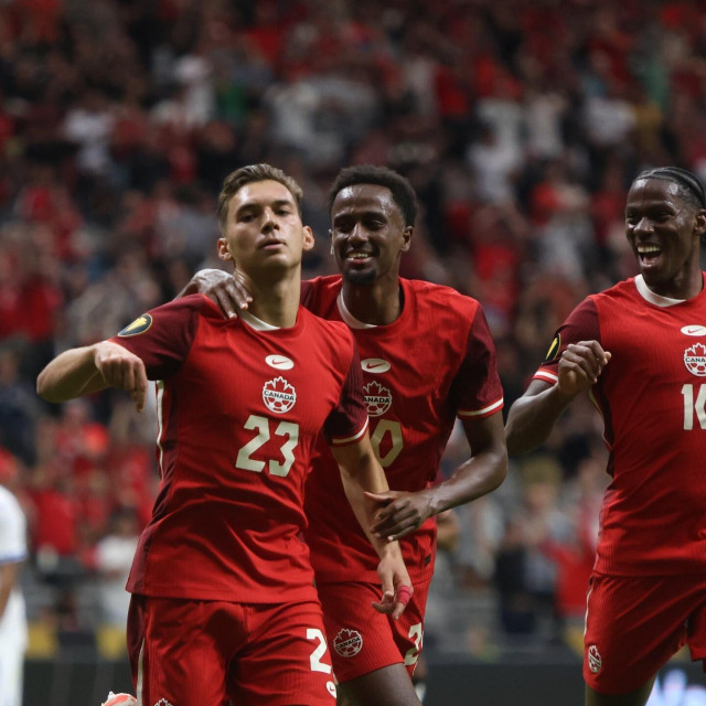 Niko Sigur slavi gol u dresu Kanade