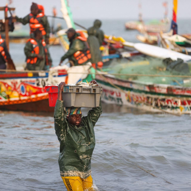 Ribare u Gambiji potisnule su tehnološki naprednje kineske brodarice