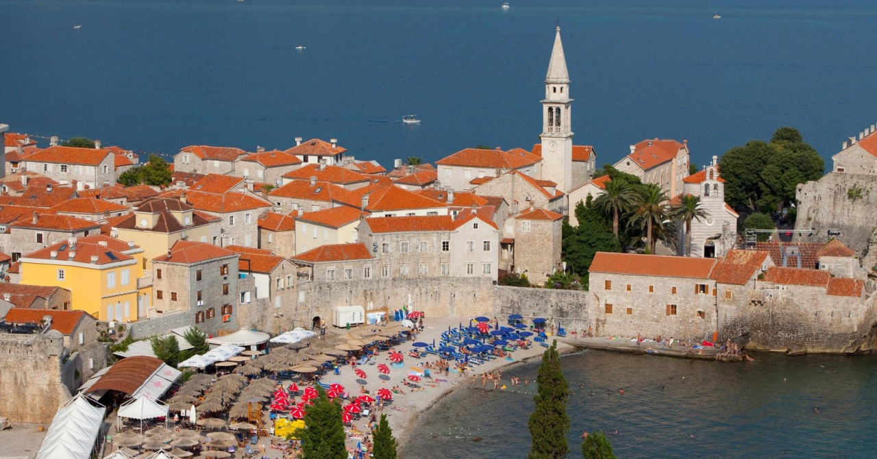 Hrvatski učenici masovno se otrovali u Budvi? Roditelj: "Imali su proljev i temperaturu, povraćali su... Znate li kako su išli na Hitnu?"