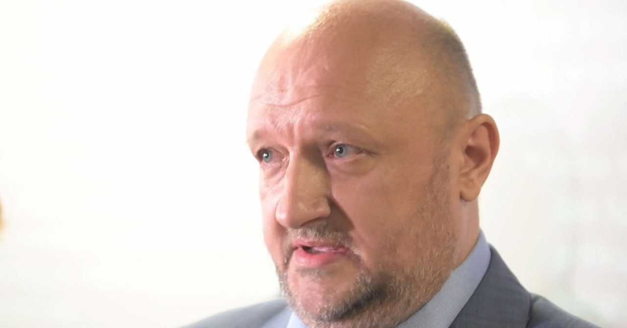 Debeljak se rasplakao pred kamerama: ‘Ja sam alfa mužjak! Izgubio sam brata, oca, mučite me, tucite, ali njih ne dirajte‘