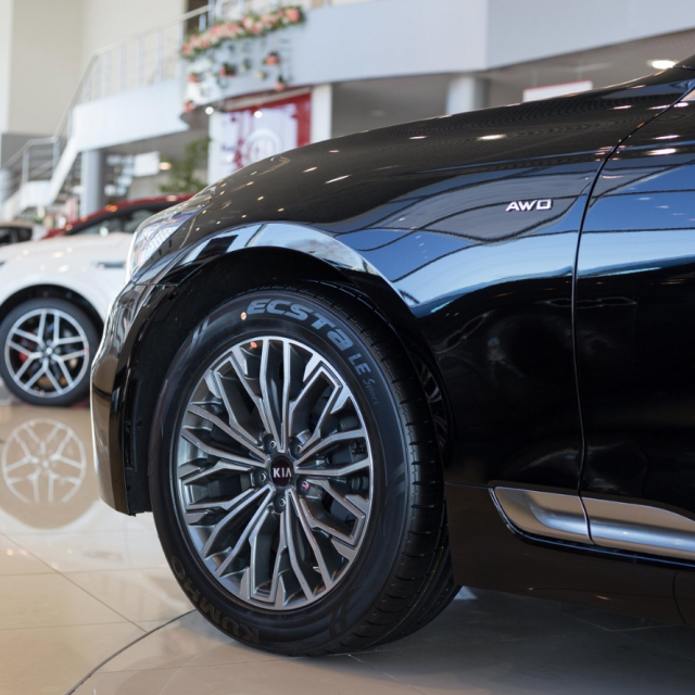 Salon automobila, ilustracija