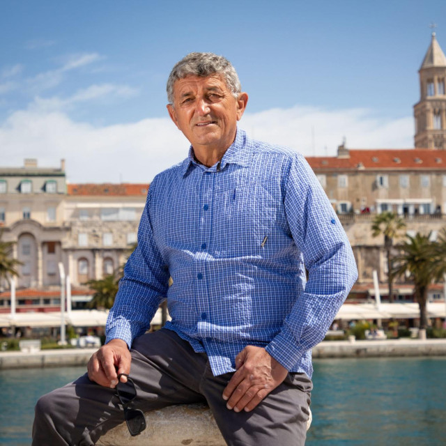 Alpinisat, putopisac, filmaš, pisac Stipe Božić nedavno je imao lakši moždani udar od kojeg se uspješno opravlja u čemu mu pomaže i mediteranska hrana i šetnje po Marjanu