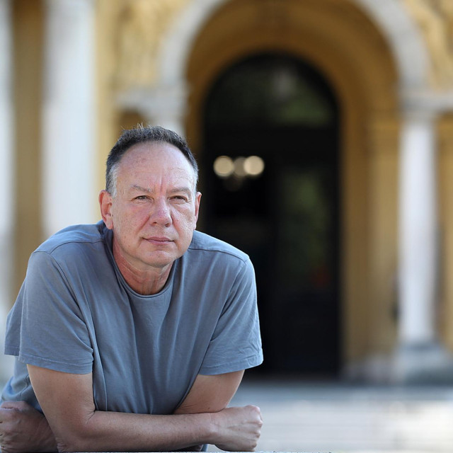 Ratna generacija, kojoj ja pripadam, ponaša se kao muž kojeg je žena ostavila. I cijela ova braniteljska priča se svodi na to ‘Ajmo mi malo pričati o nama‘