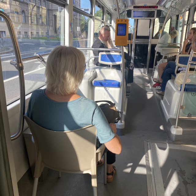 Žena u tramvaju