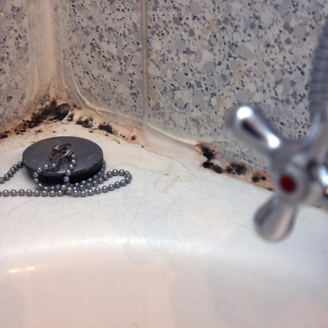 Ove mrlje u kutu kupaonice nikako nemojte shvaćati neozbiljno