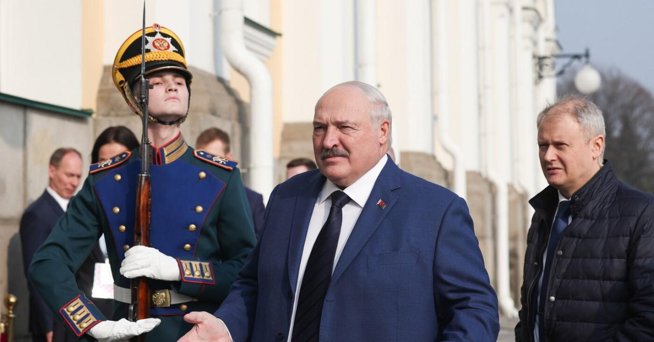 Trump Lukašenka označil za 'zelo cenjenega človeka' in napovedal izpustitev političnih zapornikov v Belorusiji