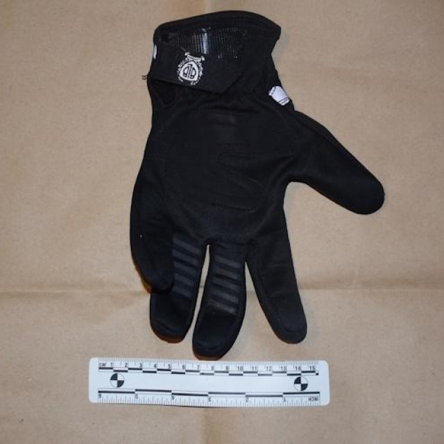 Rukavica koju je osumnjičeni nosio za vrijeme provala