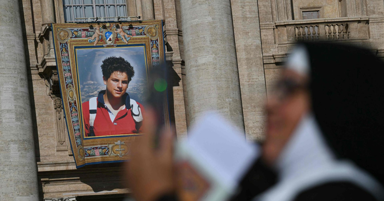 Papa proglasio svetim tinejdžera koji je umro 2006. Pred desecima tisuća oduševljenih mladih katolika u Vatikanu objasnio zašto