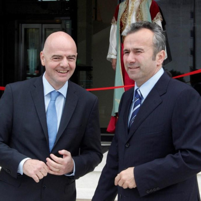 Dejan Savičević u društvu predsjednika FIFA-e Giannija Infantina