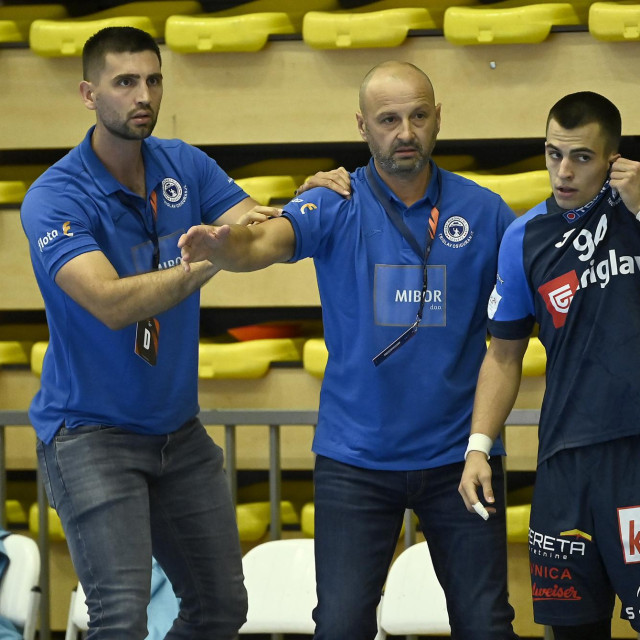 Europa novi izazov - Željko Babić (sredina) sa pomoćnikom Branimirom Šolom i Tinom Bakovićem