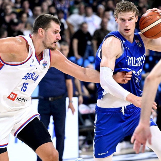 Lauri Markkanen u akciji protiv Nikole Jokića