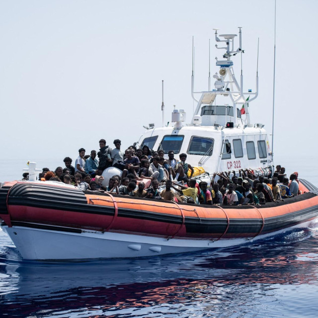Brod s migrantima