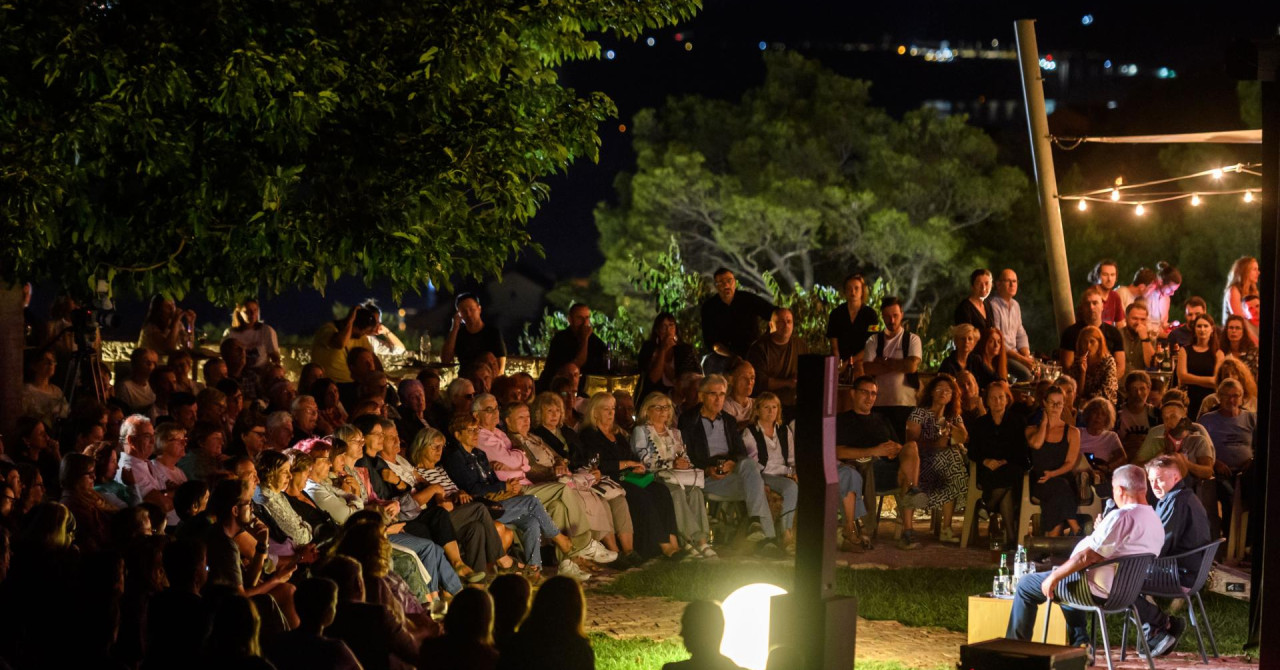 Velika gužva sinoć na festivalu FALIŠ: ‘Šibenik ima fantastičnu policiju, gradonačelnika. Hvala i veteranima rata koji su stali iza nas‘