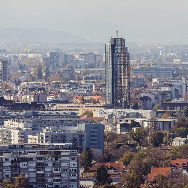 U Zagrebu je ponuđeno 13 nekretnina - sedam stanova i šest poslovnih prostora