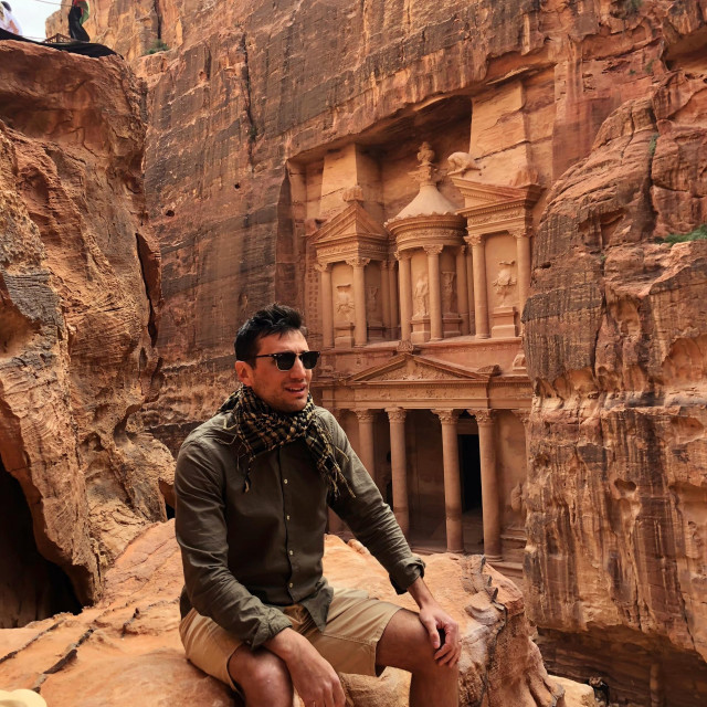 Nikola u drevnom gradu Petri