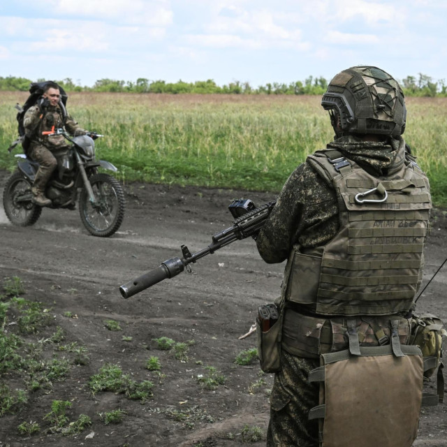 Ruski motorizirani vojnici u blizini Pokrovska