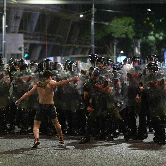 Policija na prosvjedu u Beogradu