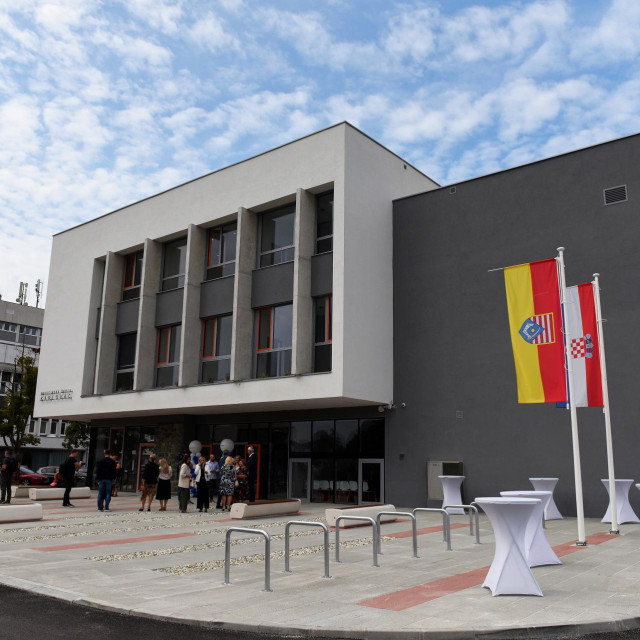 Medicinska škola u Karlovcu