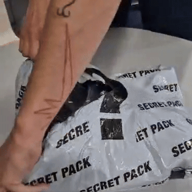 Otvaranja misterioznih paketa iz Avenue Malla