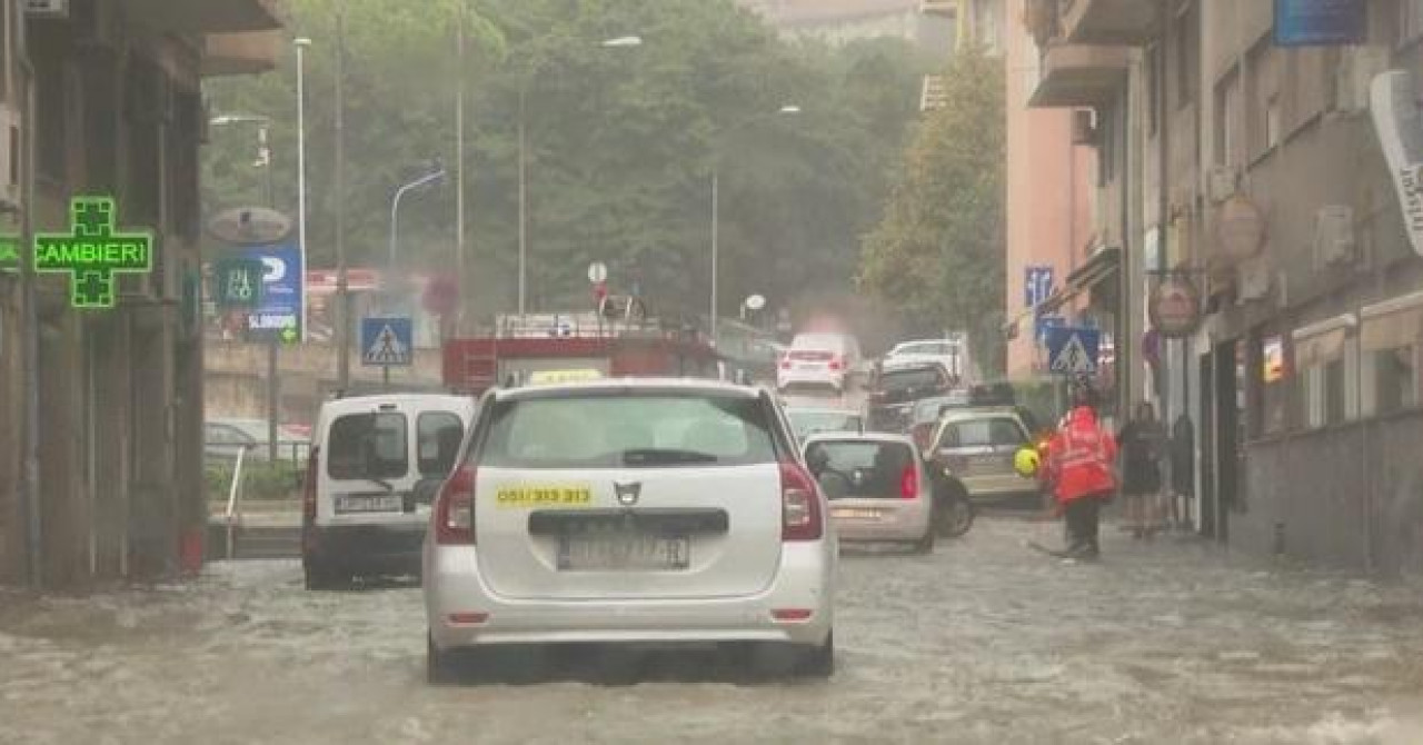 Rijeka pod vodom, ulicama bjesnile bujice, a stižu nove obilne oborine: ‘Pokušavamo sve, ali količina vode je prevelika‘