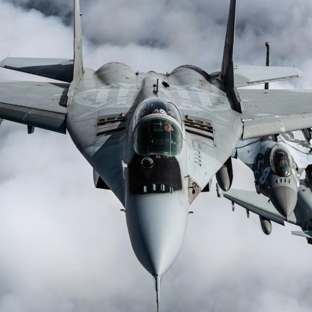 Poljski F-16 i MiG-29 borbeni avion, arhivska fotografija