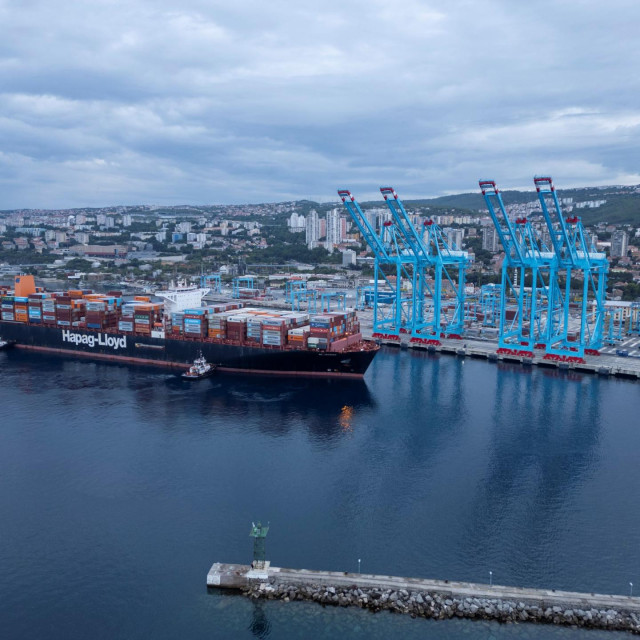 Rijeka Gateway, dolazak prvog broda