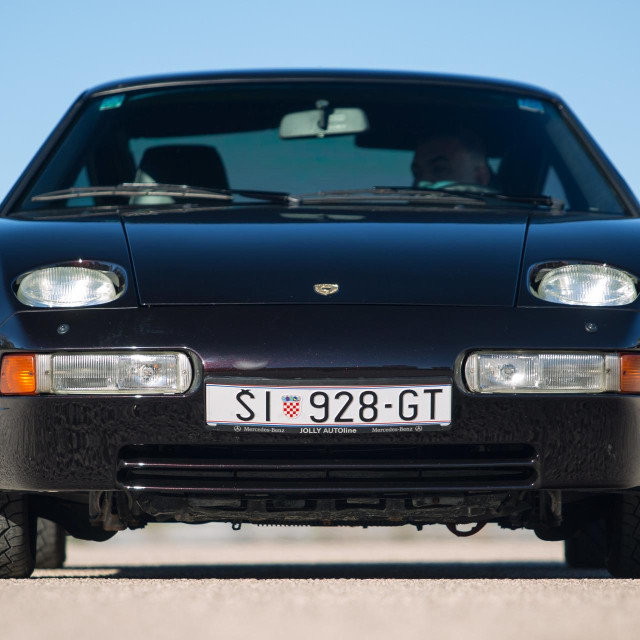 Porsche 928