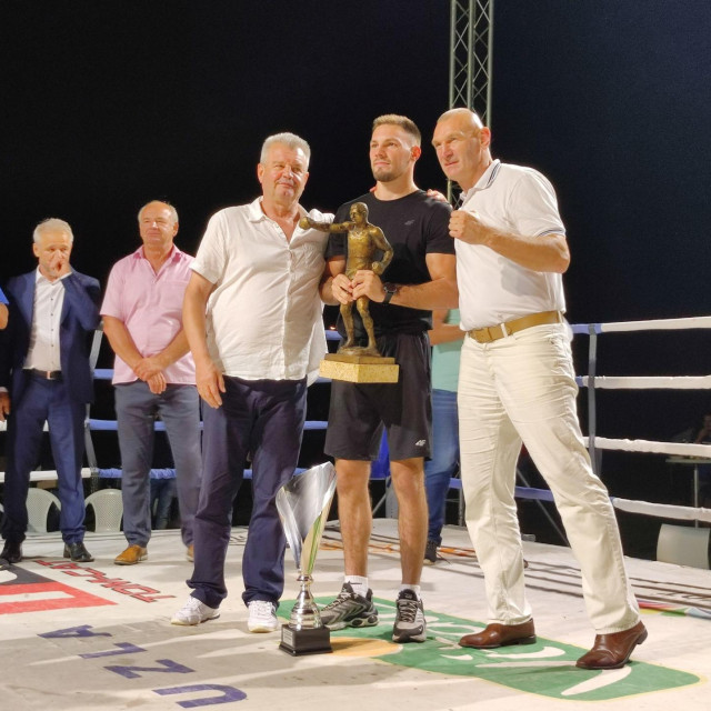 Gabrijel Veočić u društvu Željka Mavrovića i predsjednika HBS Bone Bošnjaka