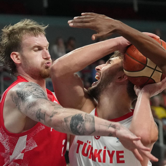 Aleksander Balcerowski, Alperen Sengun i Jordan Loyd 