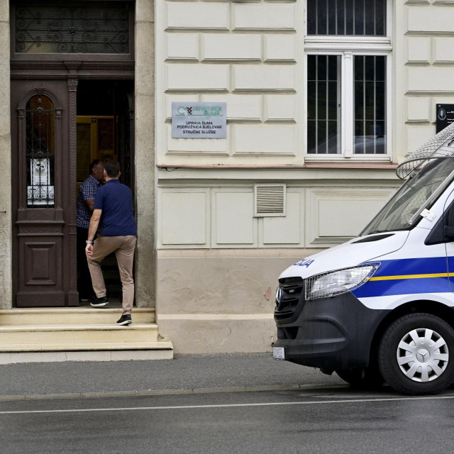 Policija i USKOK u novoj su akciji uhiĆenja zbog sumnje na kaznena djela zlouporabe poloŽaja, primanja i davanja mita u Hrvatskim Šumama.