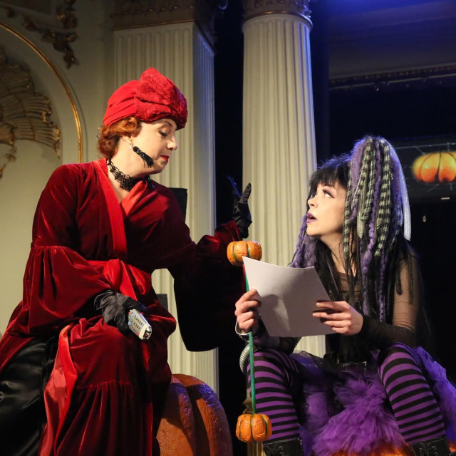 Vještica Hillary ide u operu