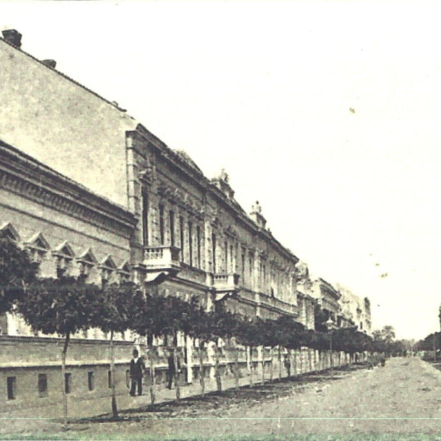 Heimatmuseum, prva zgrada s lijeva