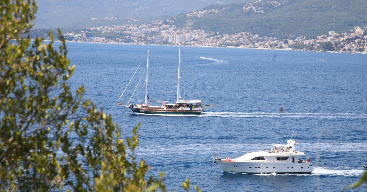 Užas u Crnoj Gori: Žena (35) se s prijateljicom fotografirala na stijeni i pala u more, tijelo isplivalo u Hrvatskoj