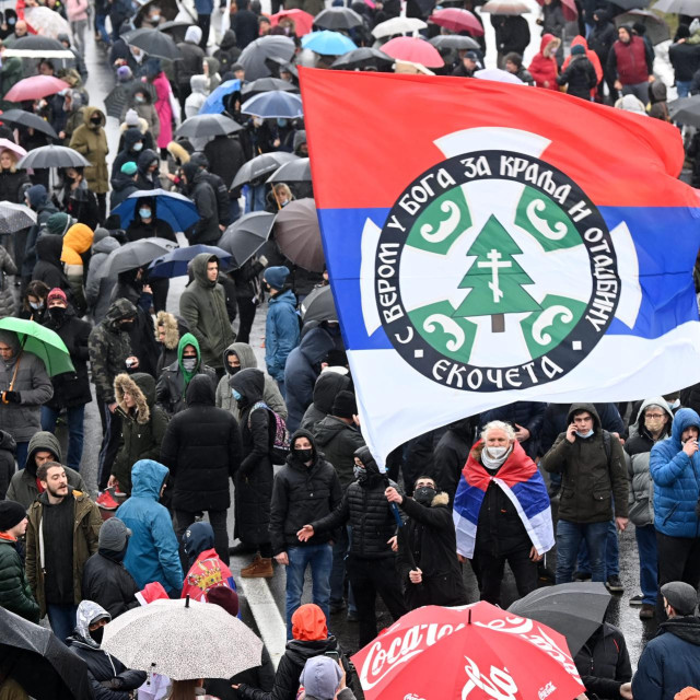 Beograd, Posvjednici u organizaciji ekoloških udruga blokirali su prometnice zbog projekta rudnika za proizvodnju litija, tvrtke Rio Tinto u dolini rijeka Jadar kod Loznice