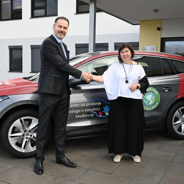 Dinko Lucić, predsjednik Uprave Privredne banke Zagreb i Andrea Krznar, ravnateljica Centra za pružanje usluga u zajednici Međimurje
