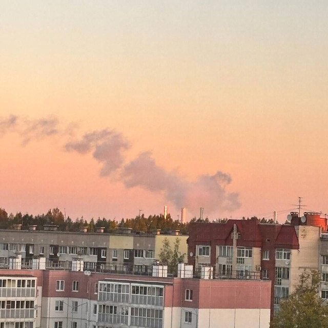 Ukrajinski napad dronovima na Sankt-Peterburg i Lenjingradsku oblast koji je rezultirao požarom na brodu u luci Primorsk