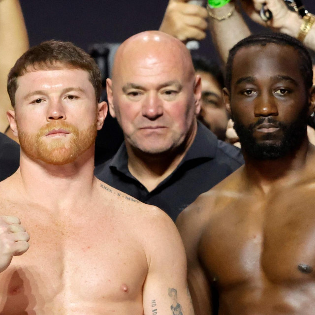 Canelo Alvarez (lijevo), Dana White (sredina) i Terence Crawford (desno)