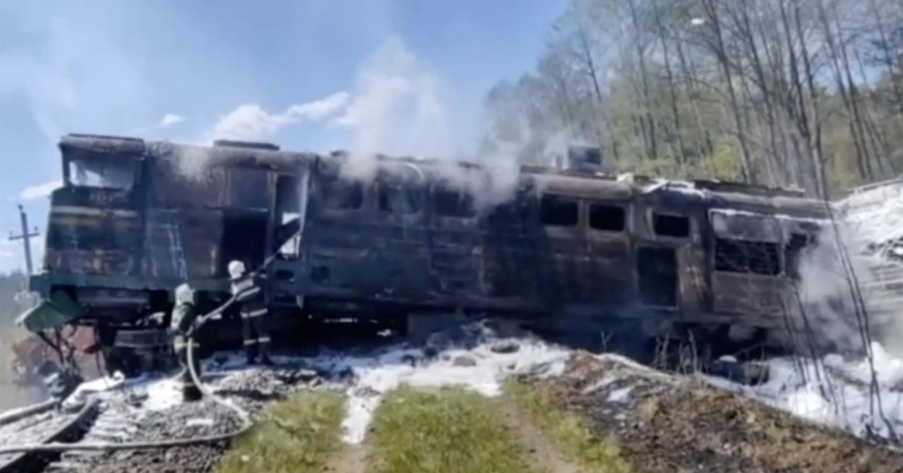 U odvojenim incidentima dva vlaka iskočila iz tračnica, u jednoj nesreći poginuo strojovođa