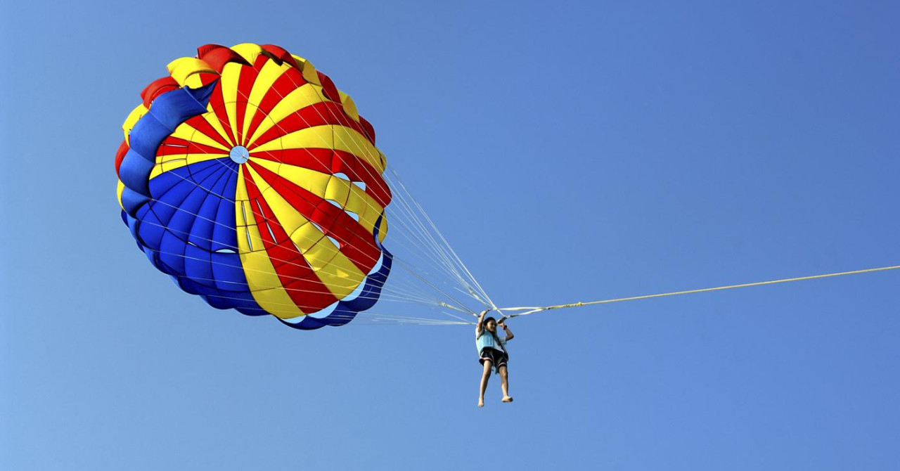 Dovršena je obdukcija tijela djevojke koja je preminula za vrijeme parasailinga u Budvi, otkriven uzrok smrti