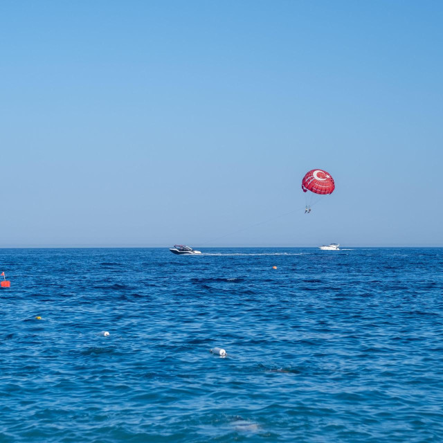 Parasailing, ilustrativna fotografija