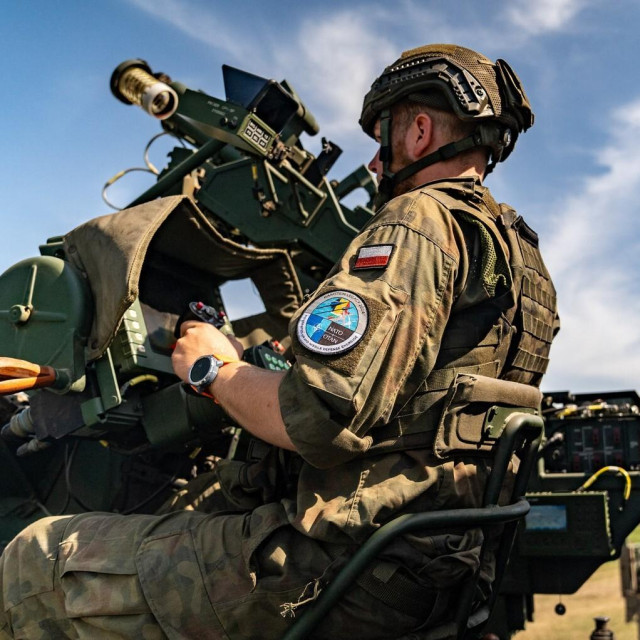 Poljski vojnik za PZO sustavom PSR-A Pilica