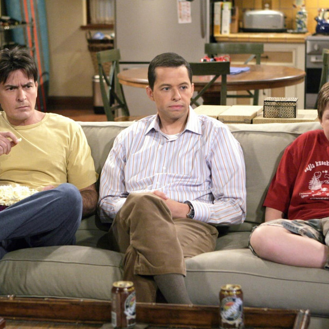 Charlie Sheen, Jon Cryer i Angus T. Jones