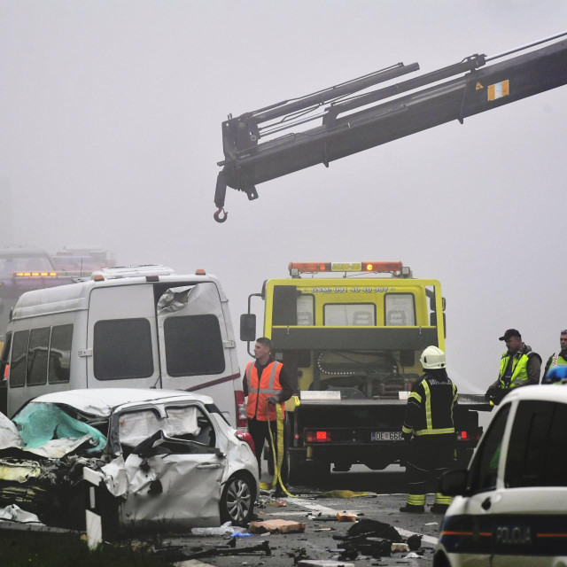 Prometna nesreća na autocesti A6 Rijeka - Zagreb kod tunela Podvugleš između Ravne Gore i Vrbovskog 
