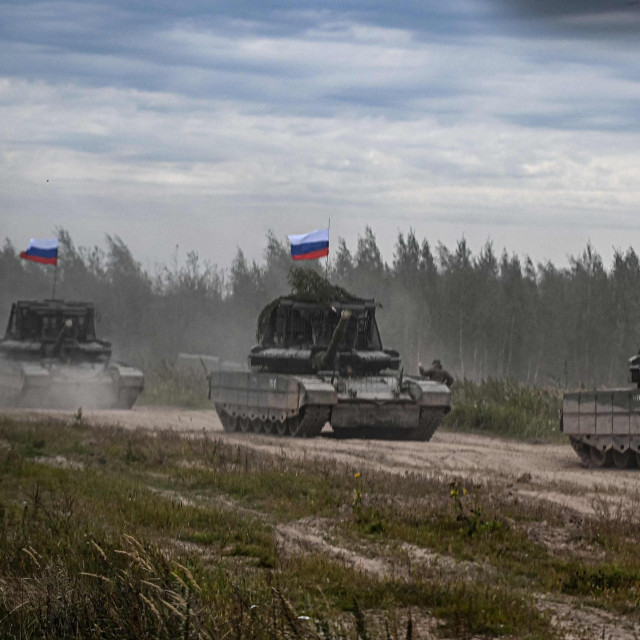 Ruski tenkovi za vrijeme vojne vježbe ”Zapad-2025”