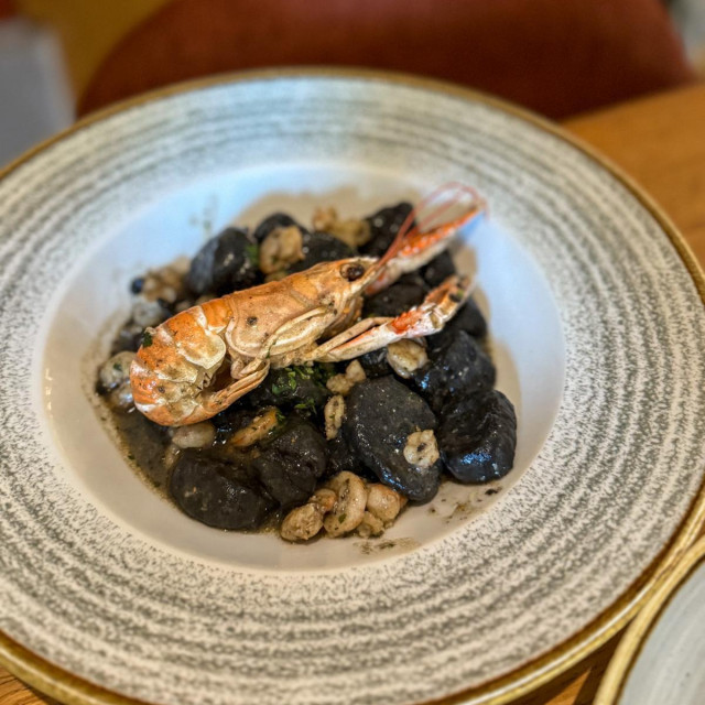 Black gnocchi prawns