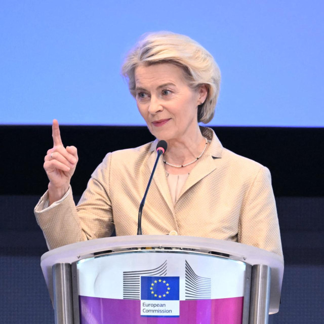 Europska unija je dosad bila potpuno irelevantan faktor oko krize na Bliskom istoku. Osim poziva na mir, pružanja humanitarne pomoći i ponavljanja stava da je najbolje rješenje ono o dvije države, EU nije uspjela ništa učiniti