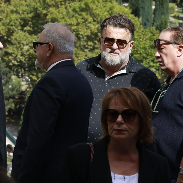 Obitelj, prijatelji i kolege danas su se na zagrebačkom Mirogoju oprostili od istraživačkog novinara Roberta Valdeca.