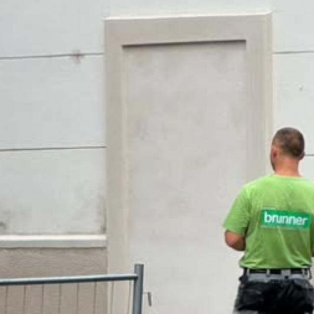 Fotografija radnika koja je podijelila pratitelje na društvenoj mreži
 