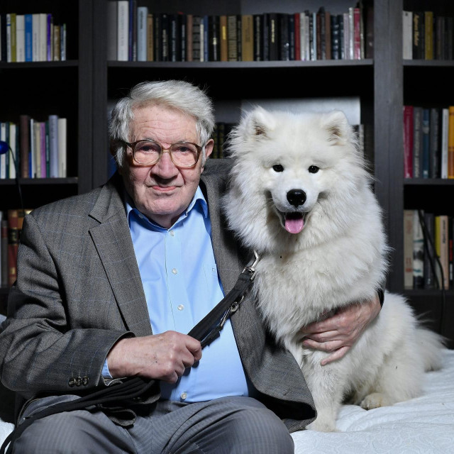 Solar je bio prvi čovjek čiju sam stručnu knjigu pročitao. Bio mi je profesor. A rekao bih da je bio i više od toga: bio je jedan od nekoliko profesora koji su me temeljno intelektualno formirali