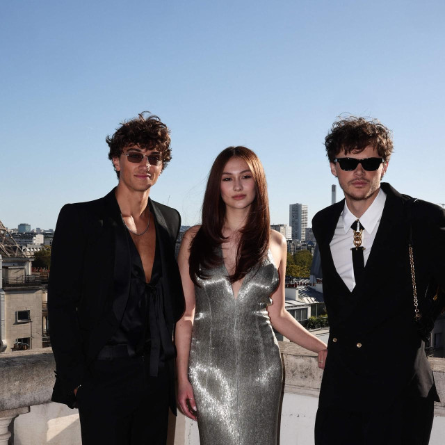 Gavin Casalegno, Lola Tung i Christopher Briney